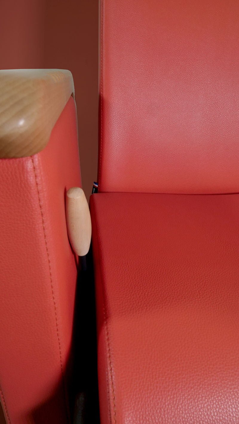 assise confort pour favoriser le repos des patients sur le fauteuil médical de repos gaia bois lounge