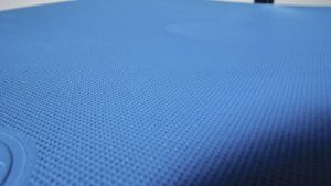 Chaise technique ajustable en polyurethane a pied chromé vu de l'assise zoomée Navailles