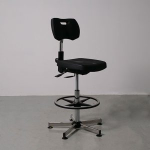 Chaise technique en polyurethane asynchrone vu de l'ensemble Navailles