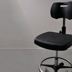 Chaise technique en polyurethane asynchrone zoom sur l'assise confortable Navailles