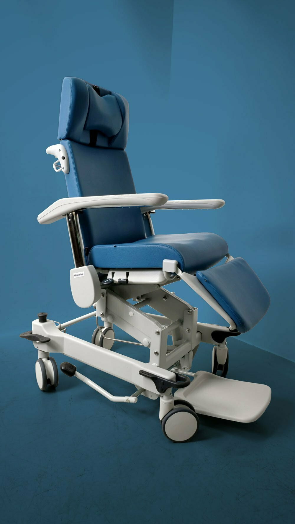 Fauteuil médicalisé à hauteur variable bleu gaia lift up navailles