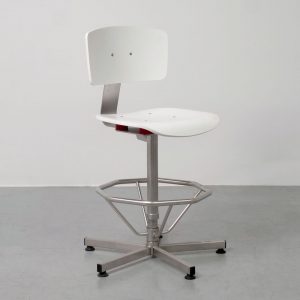 Siège en inox 316L adaptés aux environnements de travail humides et corrosifs avec un dossier en V-KORR vu d'ensemble du siège Navailles