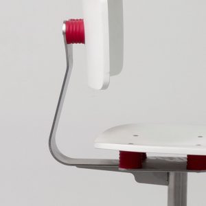 Siège en inox 316L adaptés aux environnements de travail humides et corrosifs avec un dossier en V-KORR zoom sur la l'assise et le dossier de profil Navailles
