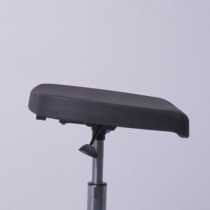 Siège semi-assis en polyurethane a pied chromé vu de l'assise résistante et confortable Navailles