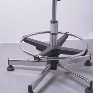 Tabouret de recherche ginkgo donfort a dosseret vu du piètemment et de la croix du siège Navailles