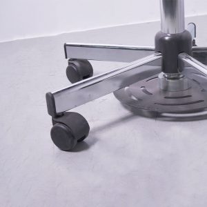 Tabouret technique pour faire de la recherche ginkgo eco confort vu de la croix du siège Navailles