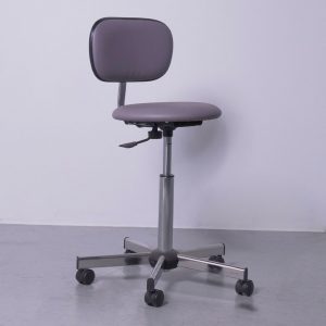 Tabouret technique pour faire de la recherche ginkgo eco a dosseret vu de l'ensemble du siège Navailles