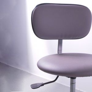 Tabouret technique pour faire de la recherche ginkgo eco a dosseret zoom sur l'assise et le dossier du siège Navailles