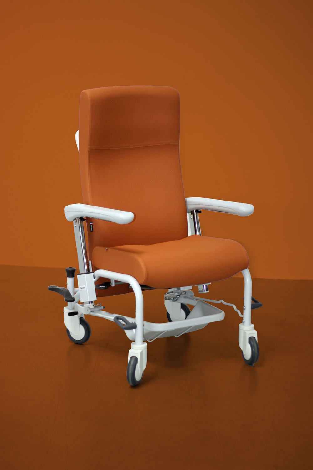 Fauteuil médicalisé de transfert orange