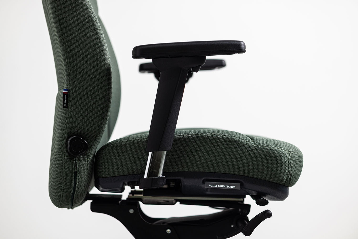 Vue d'une assise ergonomique d'un siège de bureau Navailles Lead Ernest