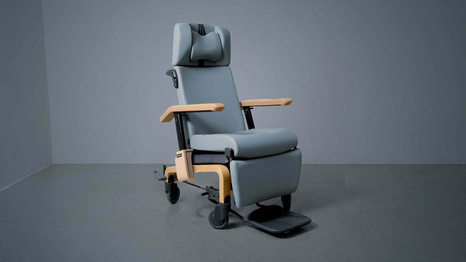 fauteuil de repos médical gaia bois de chez navailles bleu gris