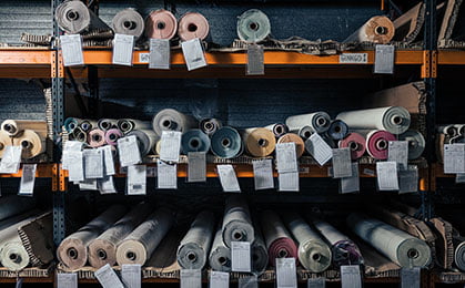 Photo du stock de revêtements utilisés par la manufacture Navailles pour ses fauteuils