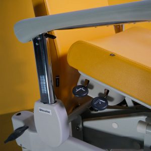 réglages fauteuil médical polyvalent à hauteur variable pour le traitement des pathologies lourdes avec repose-pieds solidaire de l'assise et multi-réglage Rhéa Navailles