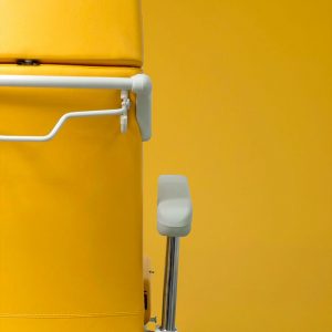 dossier et accoudoir fauteuil médical polyvalent à hauteur variable pour le traitement des pathologies lourdes avec repose-pieds solidaire de l'assise et multi-réglage Rhéa Navailles