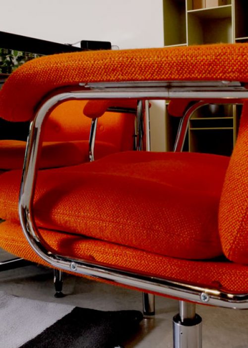 chaise de bureau vintagte sur patin en laine hallingdal orange pour réunion